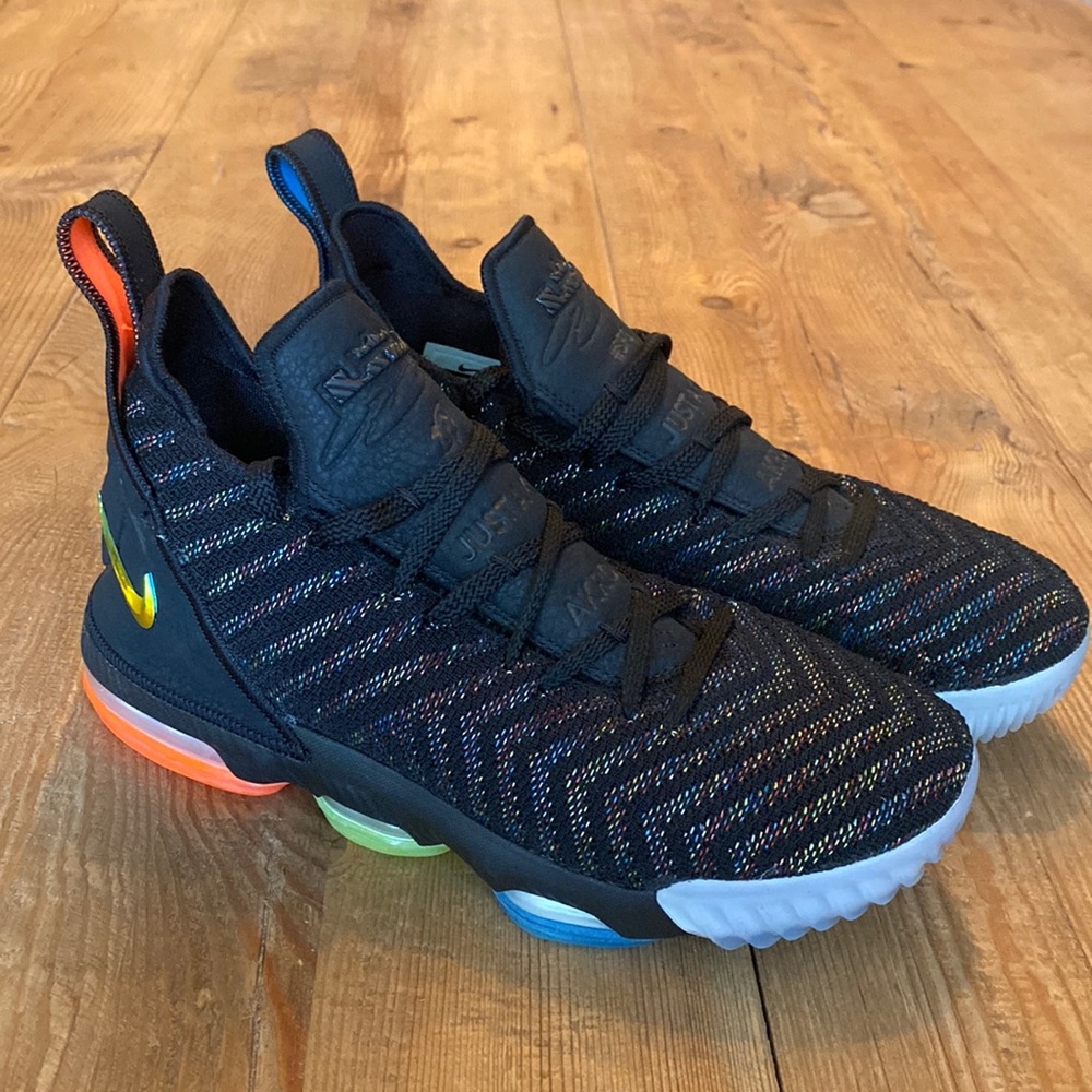 Nike Lebron Youth Size 6.5